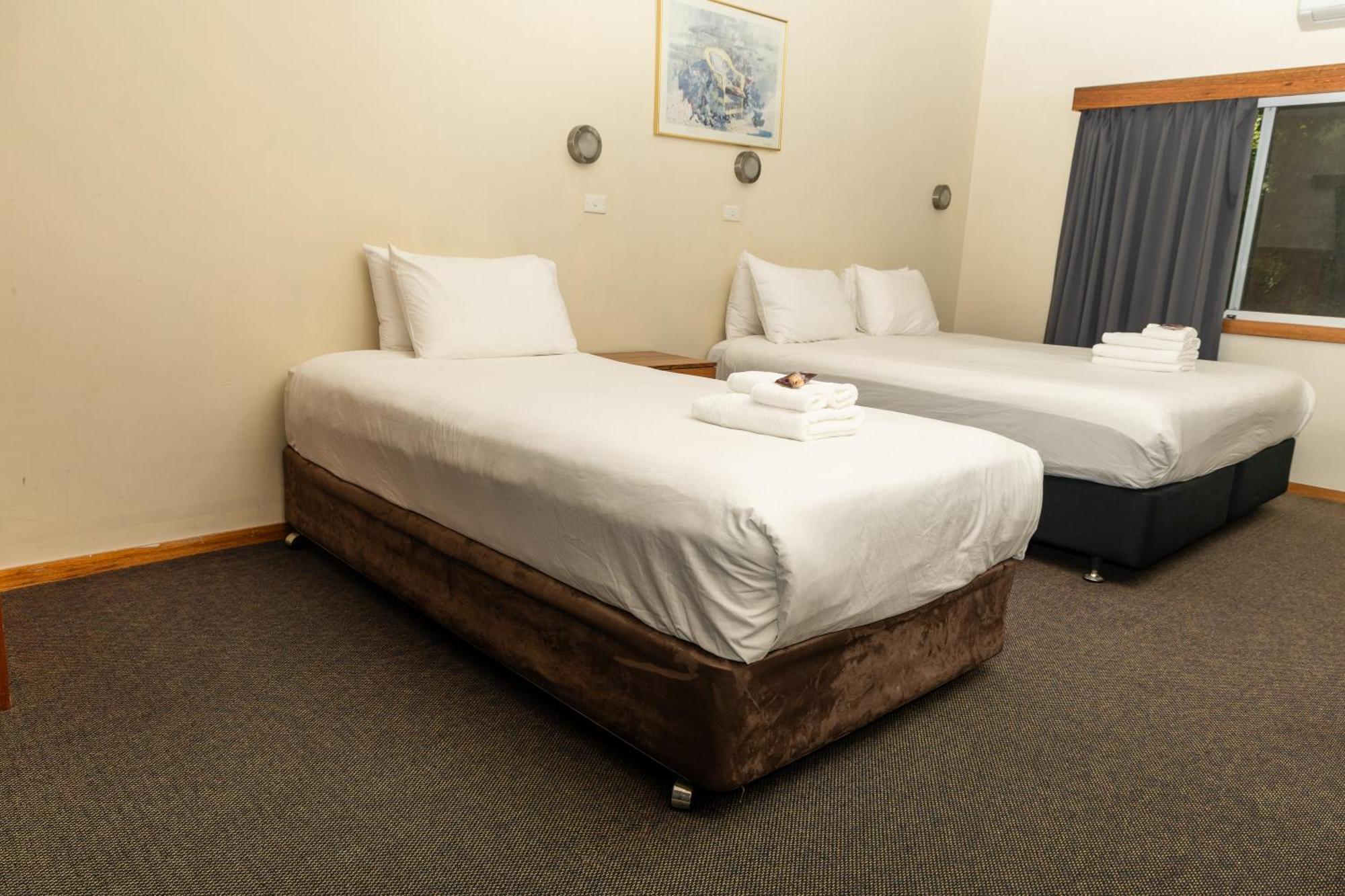 Gosford Inn Motel エクステリア 写真