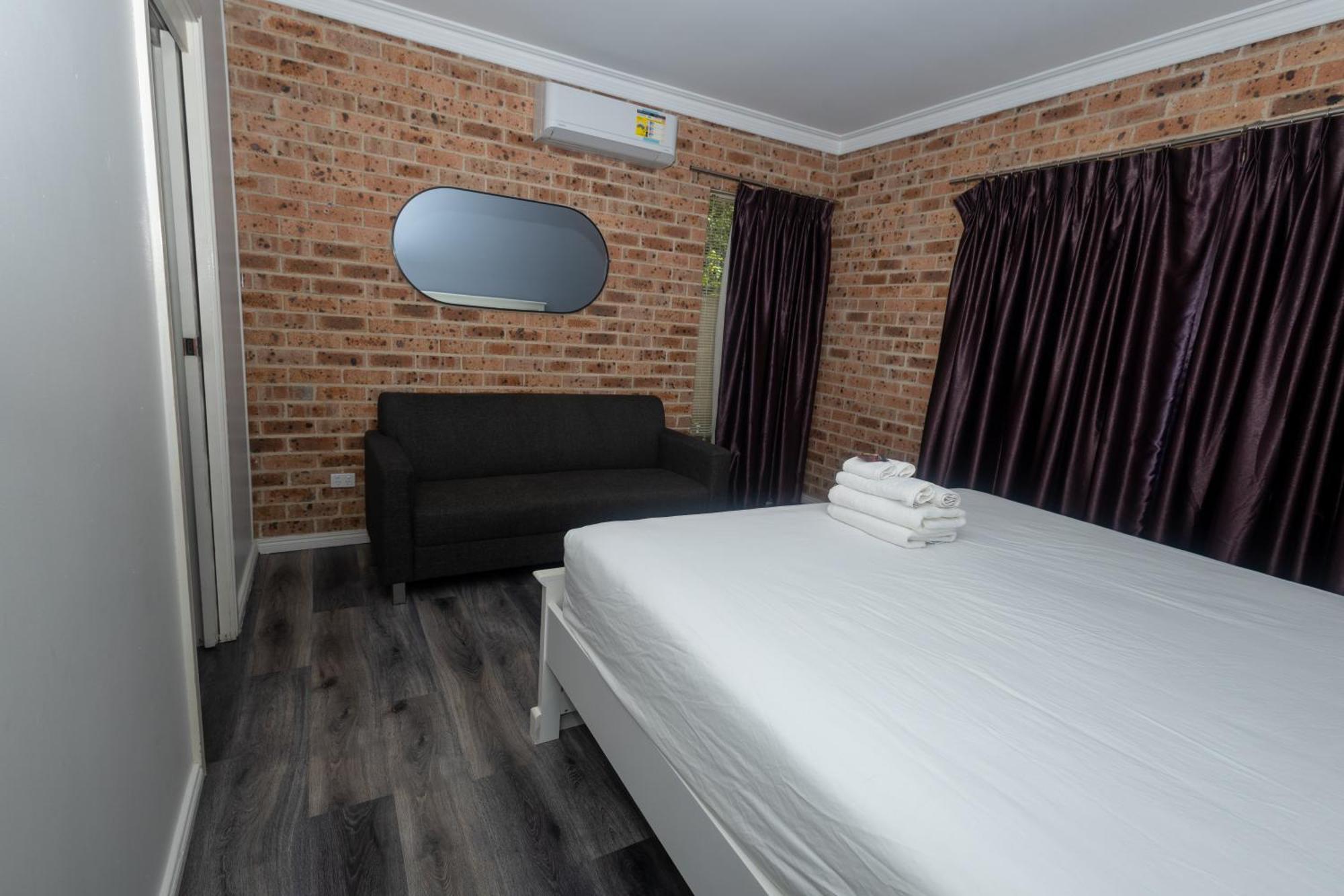 Gosford Inn Motel エクステリア 写真