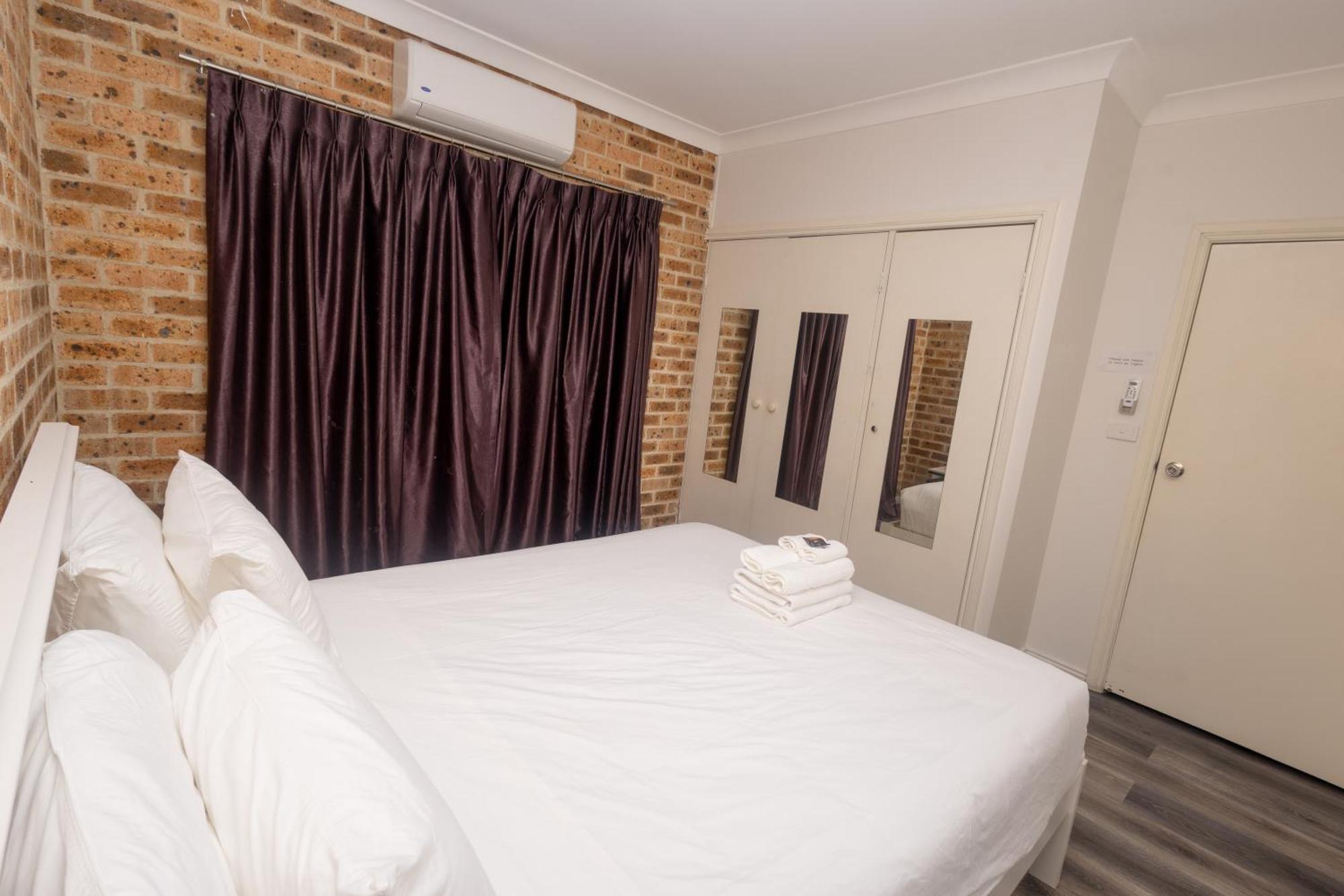 Gosford Inn Motel エクステリア 写真